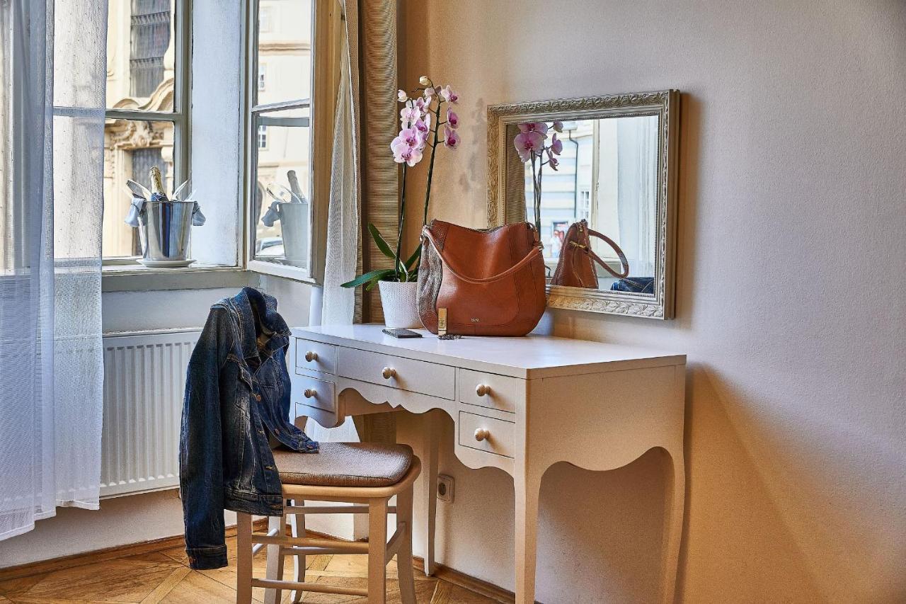 Three Golden Crowns Apartments 3* Prag