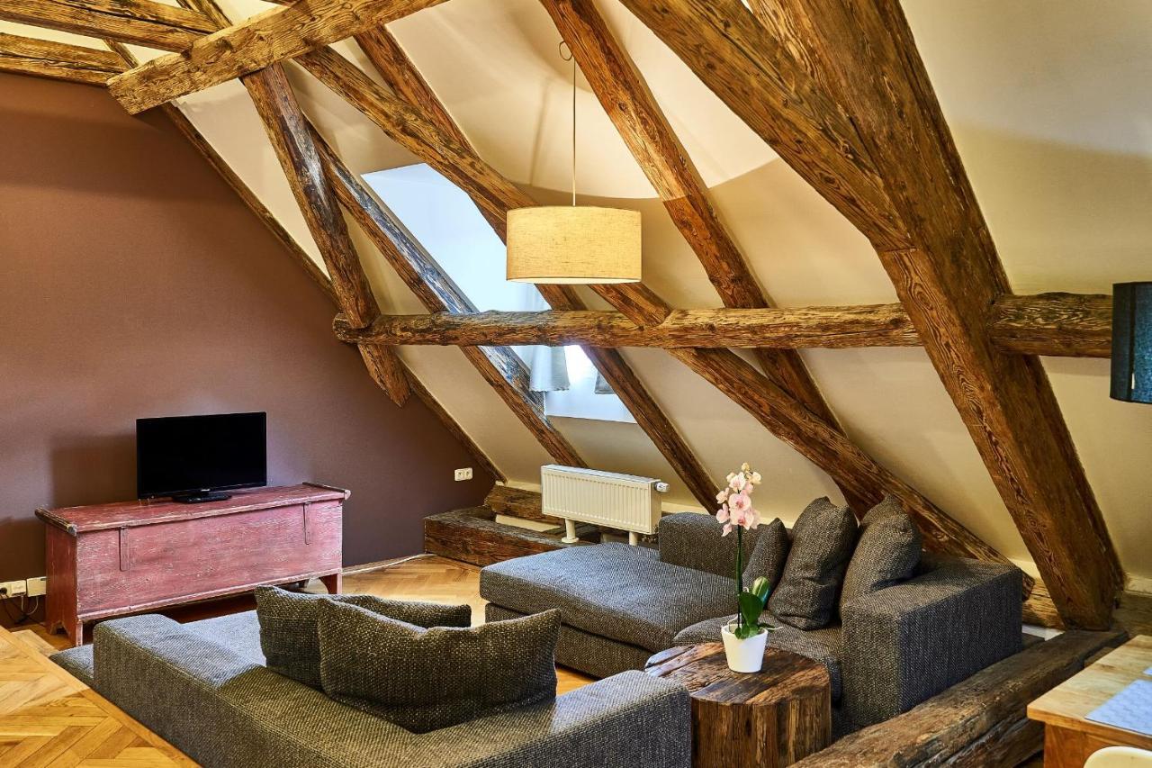 Three Golden Crowns Apartments 3* Prag