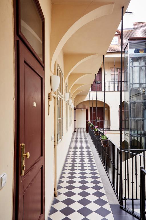 Three Golden Crowns Apartments Prag