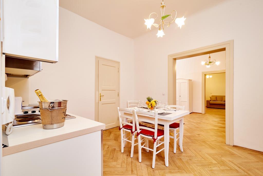 Three Golden Crowns Apartments 3* Prag