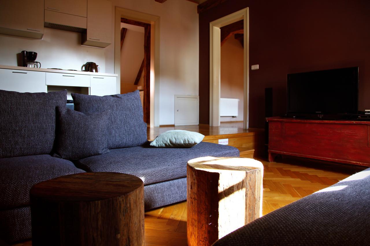Three Golden Crowns Apartments Prag