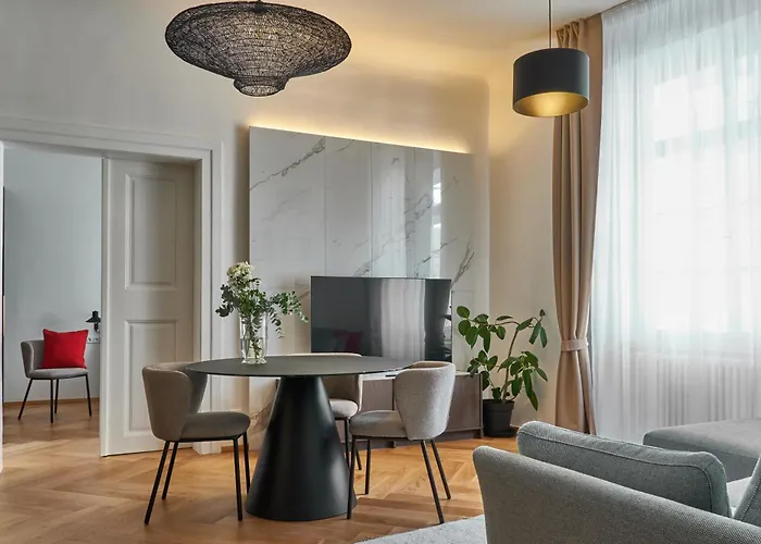 Three Golden Crowns Apartments