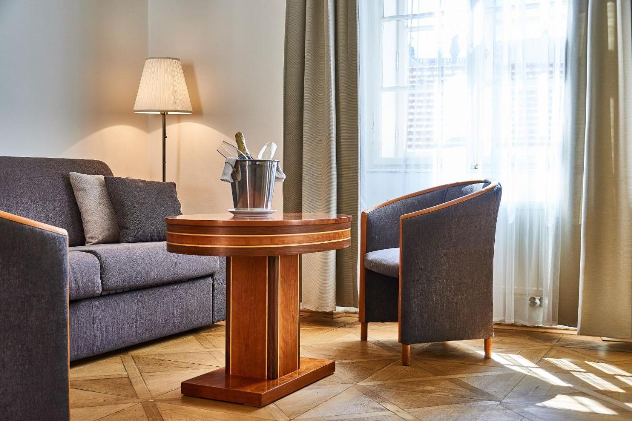 Three Golden Crowns Aparthotel