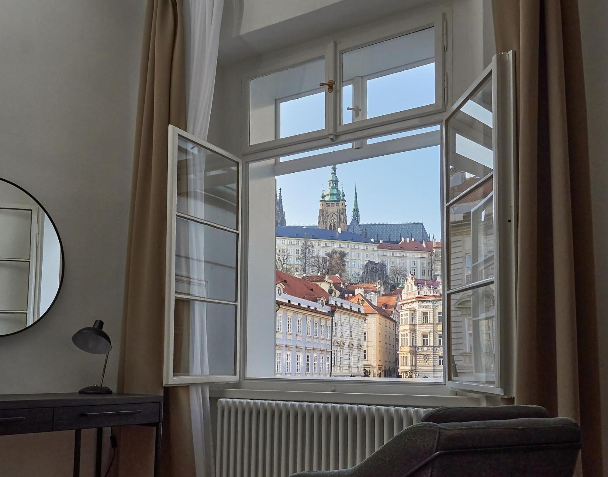 Three Golden Crowns Aparthotel Praha