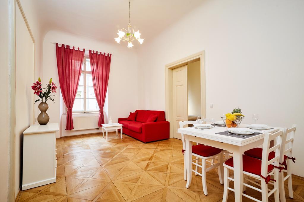 Three Golden Crowns 3* Prague