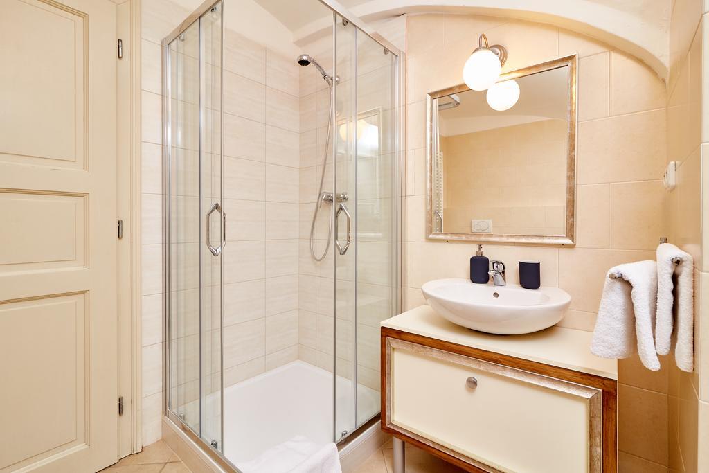 Three Golden Crowns Aparthotel Praha