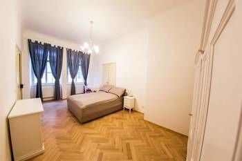 Three Golden Crowns Aparthotel Praha