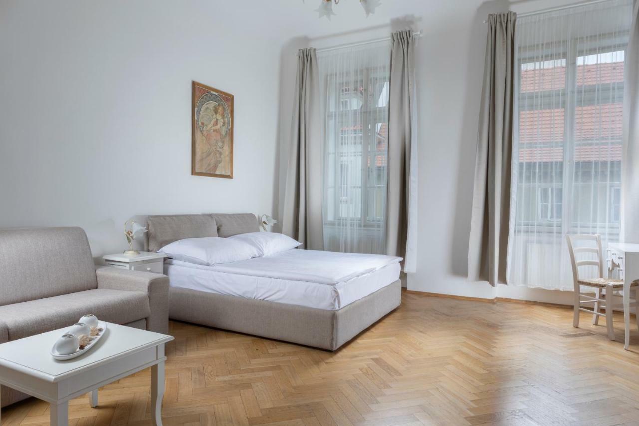 Three Golden Crowns Aparthotel 3*