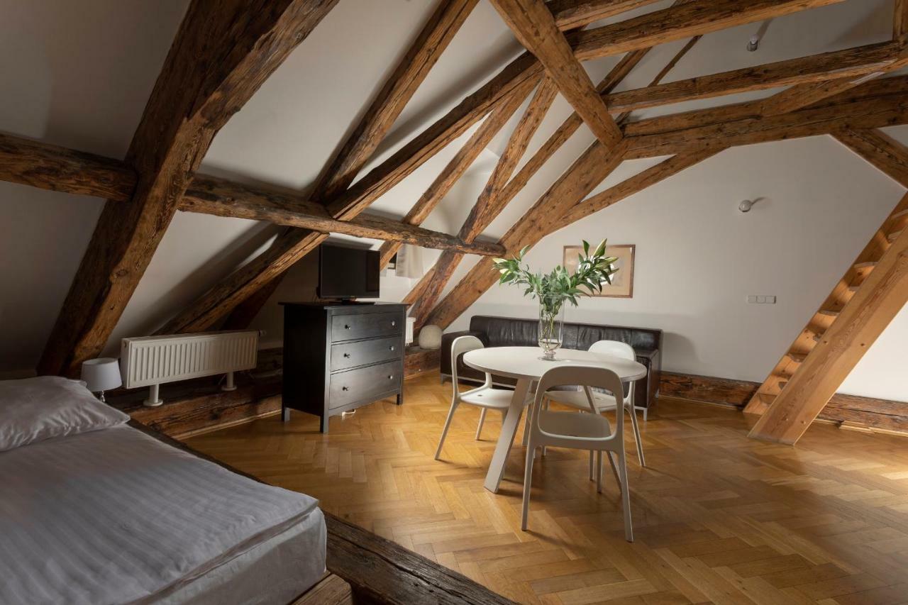 Three Golden Crowns Aparthotel Praha