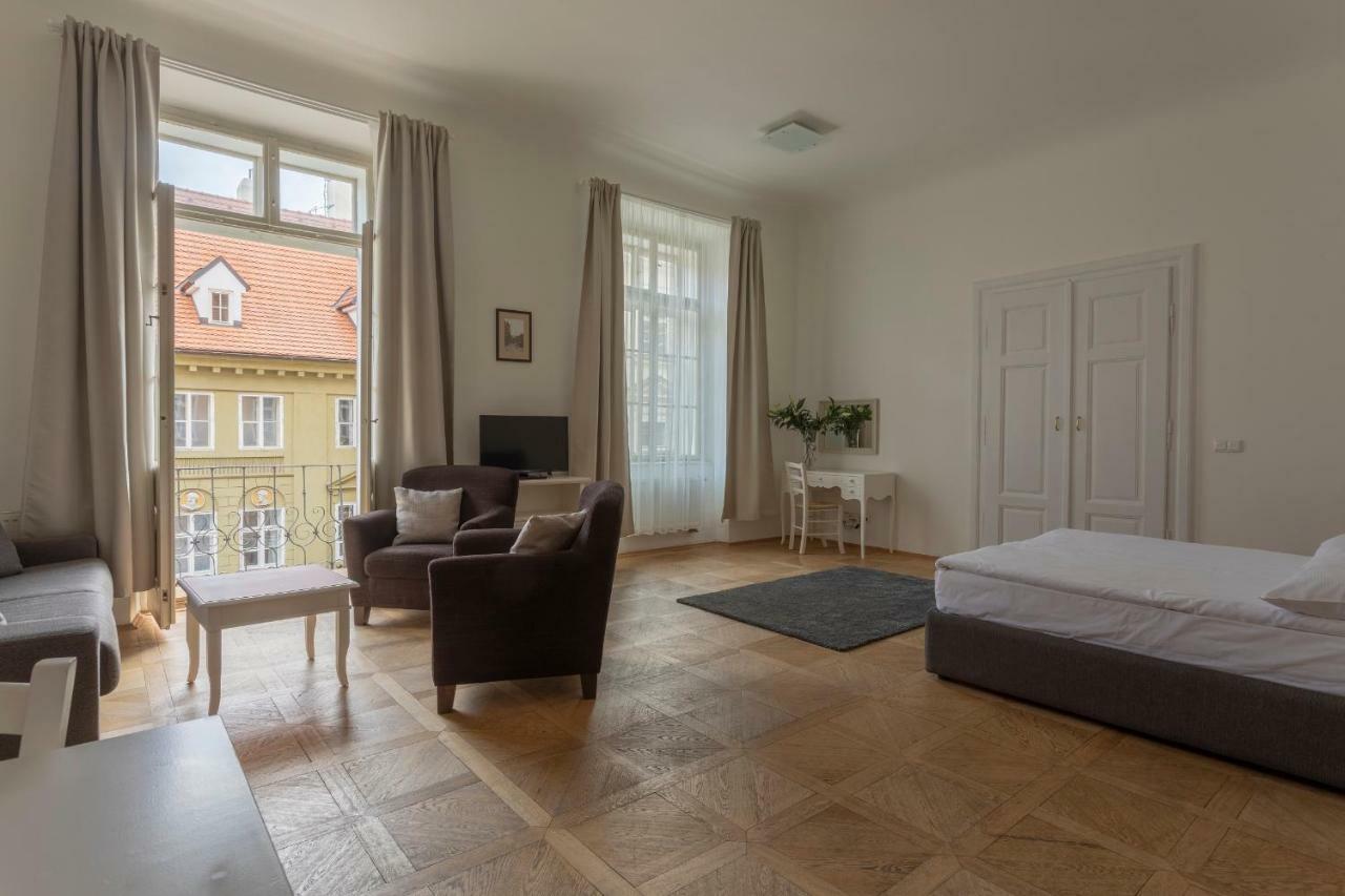Three Golden Crowns Aparthotel